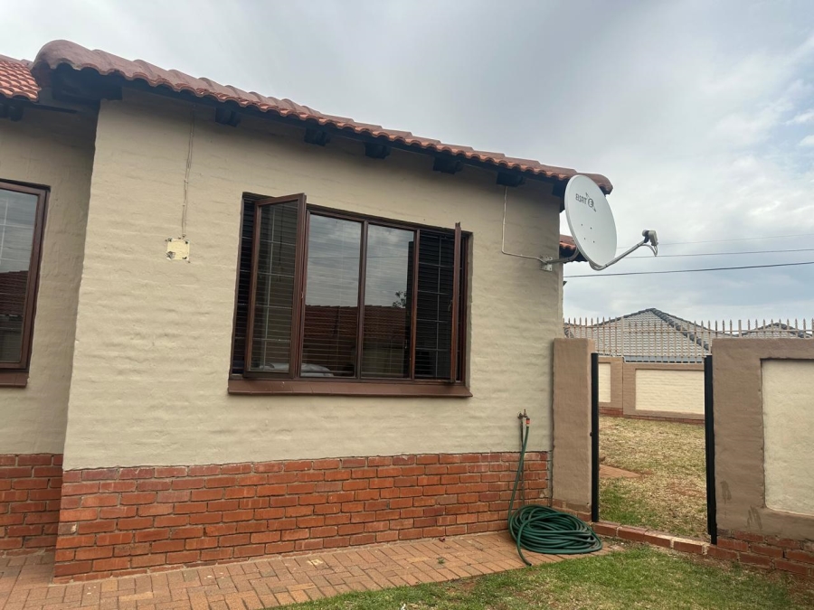 To Let 3 Bedroom Property for Rent in Safari Gardens North West